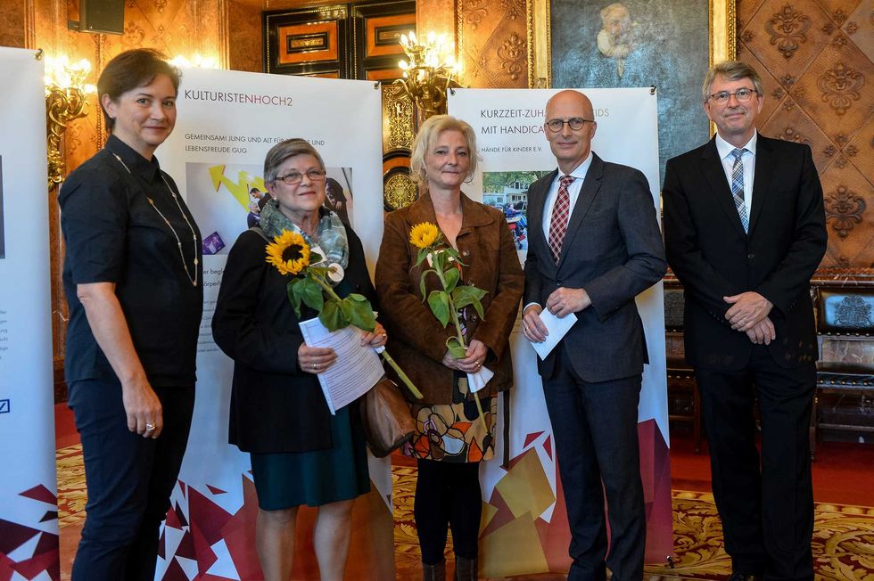 seniors, loneliness, germany, elders, students