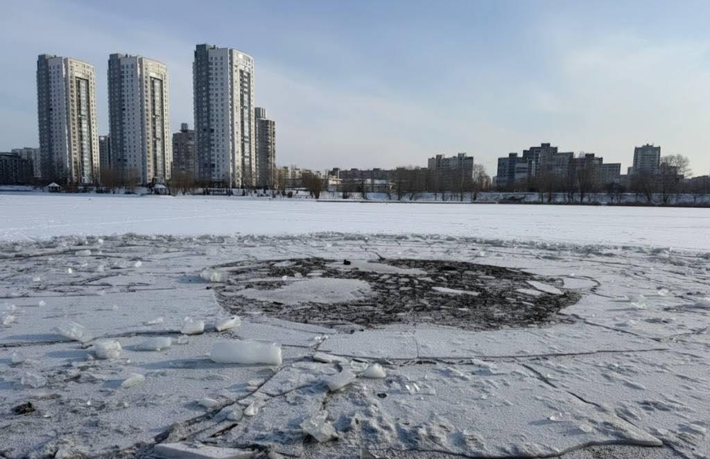 One of Russian drones hit the frozen lake in Kyiv city today