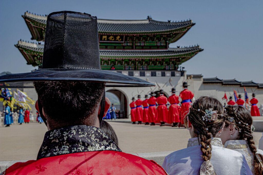 Chinese Tourists Flock to South Korea Over Japan for Lunar Holiday Amid Visa Ease