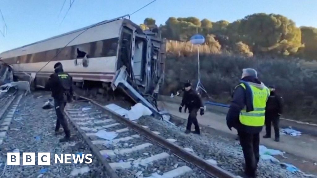 Spain train crash continues as investigators probe 'gap' in rail