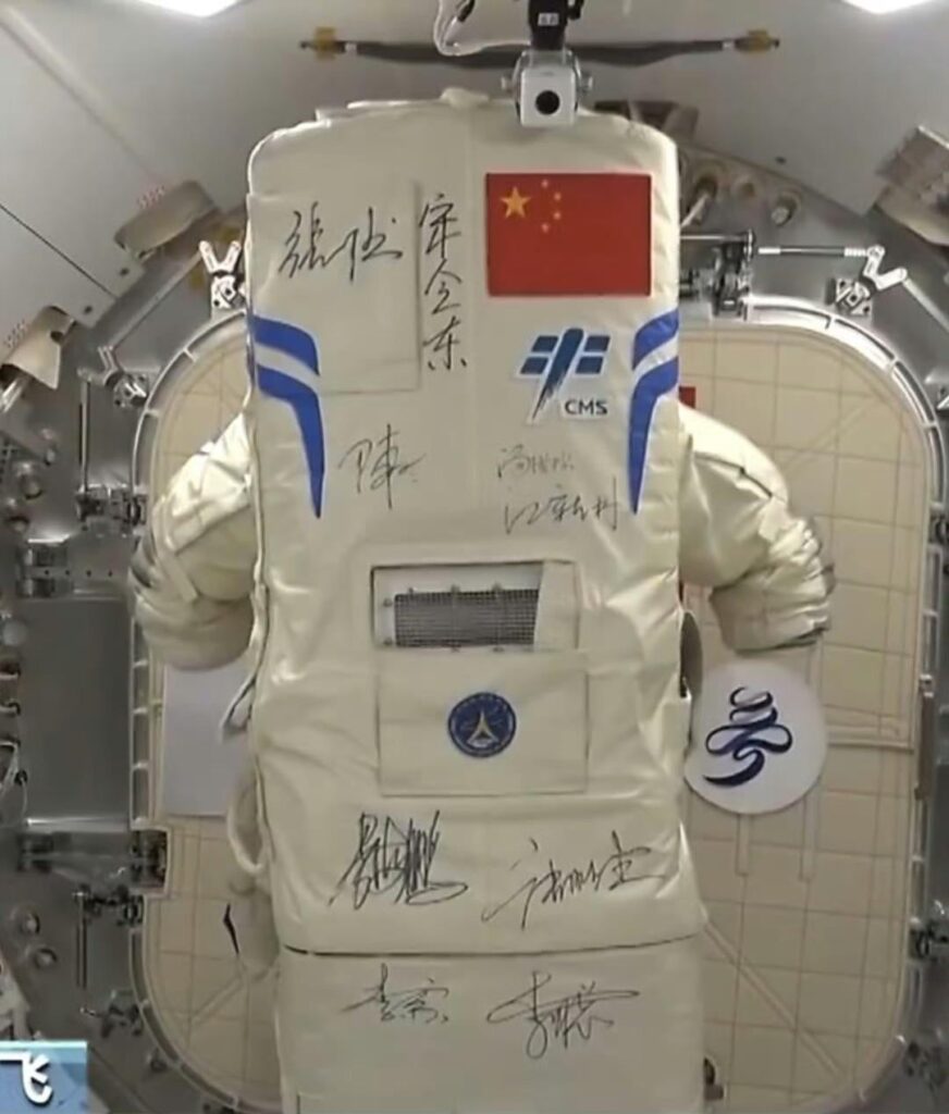 This EVA suit has made remarkable contributions to China's space station. It was supposed to be discarded into the atmosphere, but due to the damaged SZ20 capsule unmanned return, it survived as a payload. Its destiny belong to museum.