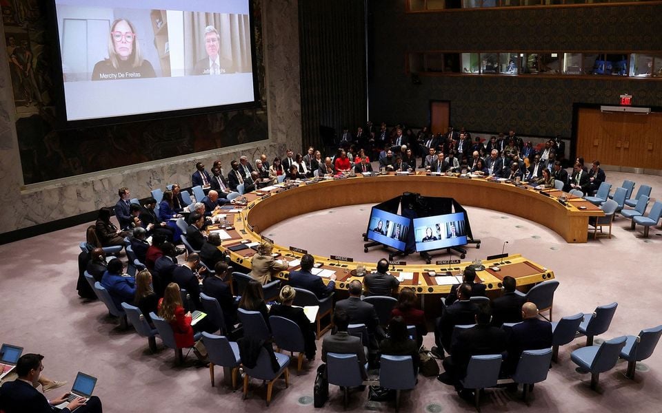 Greece urges restraint, dialogue in Venezuela, rejects Maduro’s legitimacy