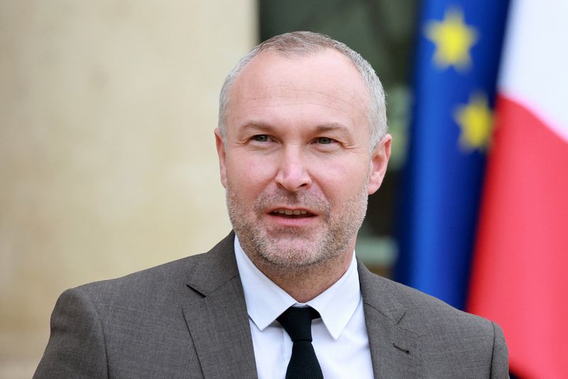 France’s government postpones budget talks to Tuesday