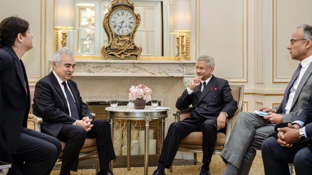 Jaishankar meets IEA Executive Director in France