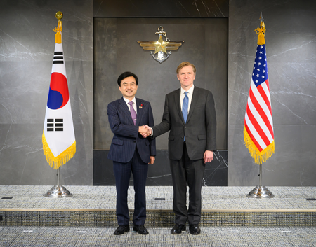 South Korea’s Defence Chief, US undersecretary discuss Seoul’s nuclear sub push, wartime troop control transfer South Korea's Defence Chief, US undersecretary discuss Seoul's nuclear sub push, wartime troop control transfer