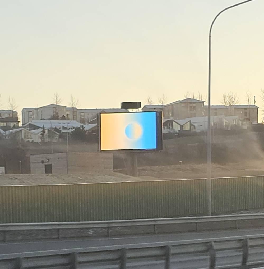 Does anyone know what ad this is, I see it everywhere