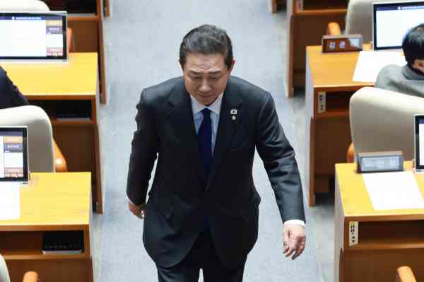 Former Ruling Party Floor Leader Denies Bribery Allegations, Refuses to Leave Party