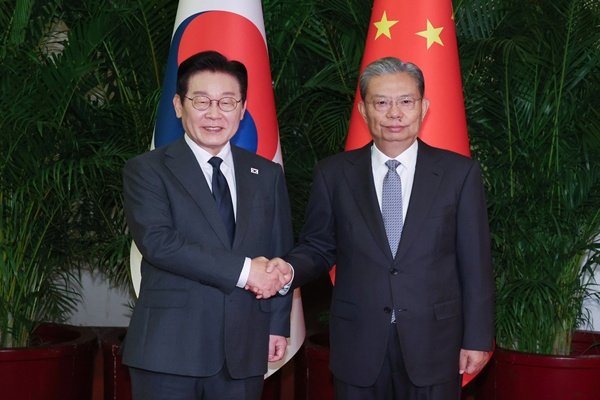 Lee Meets Leader of Chinese Legislature, Requests Support for S. Korea-China Partnership