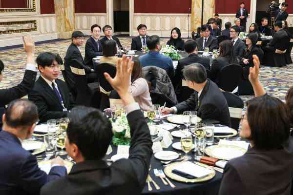 President Lee: China to Remove 1 of 3 Structures from Yellow Sea