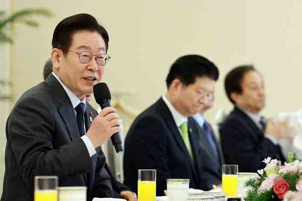 President Meets with Religious Leaders, Denounces Fringe Groups such as Shincheonji
