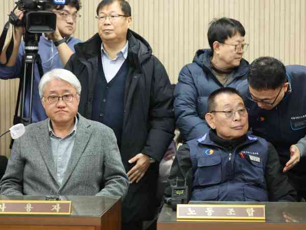 Labor, Management Resume Negotiations on Day 2 of Bus Strike in Seoul