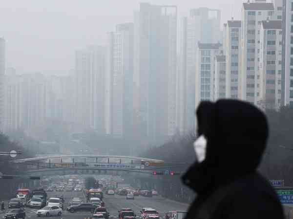 Fine Dust to Lift Saturday Morning; Warmer Temperatures Expected