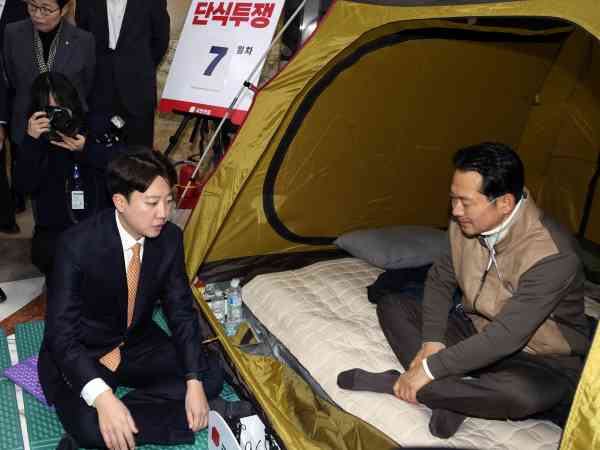 Reform Party Chief Meets with PPP Chair, Vows to Devise Joint Steps for Special Probes