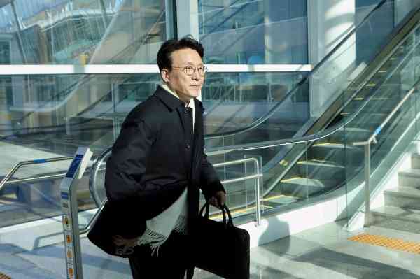 Prime Minister Departs for US Trip, Possible Meeting with Vance