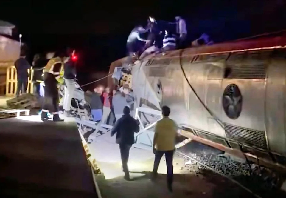 Emergency personnel working after a train accident in Adamuz, southern Spain, on 18 January 2026 (Getty Images)