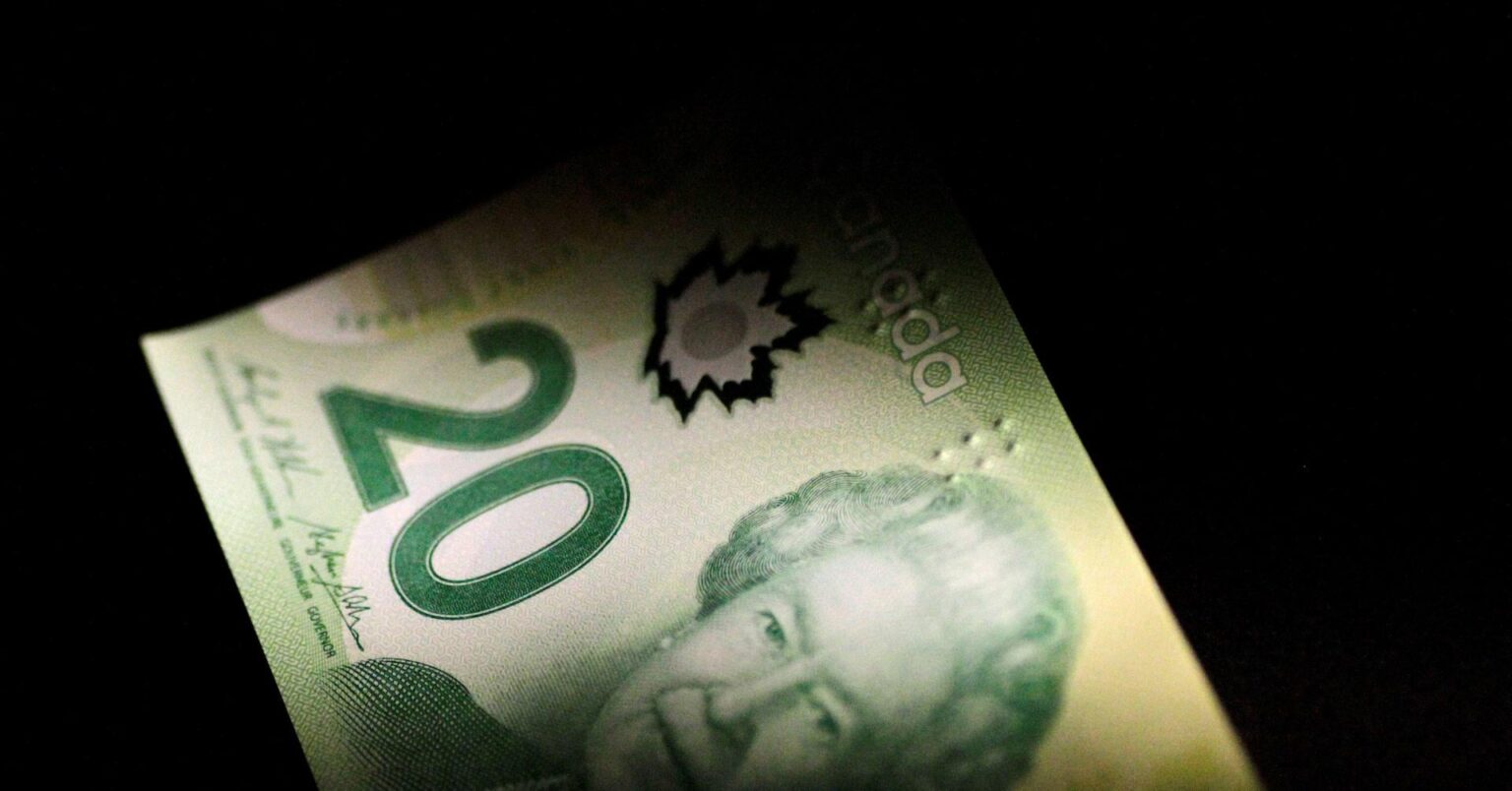 Canadian dollar posts longest daily losing streak in 10 months as oil falls