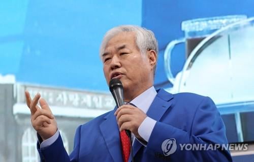 Arrest warrant sought for pastor Jeon Kwang-hoon in pro-Yoon courthouse riot