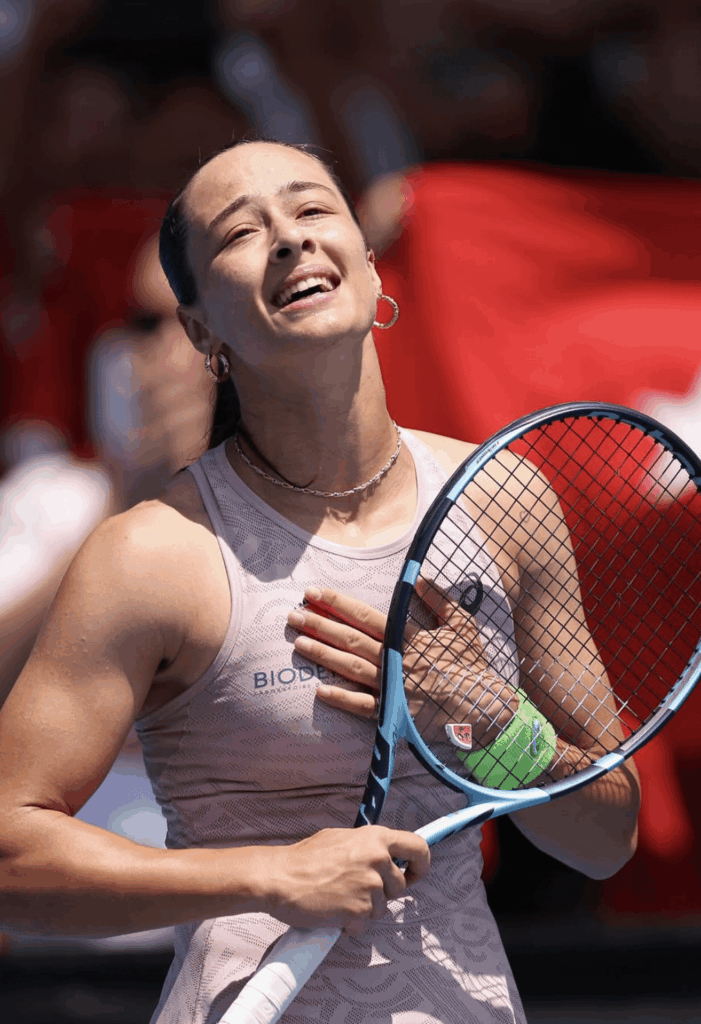 Zeynep Sönmez bid farewell to the Australian Open, losing 2-1 to Yulia Putintseva with sets of 3-6, 7-6(3) and 3-6.
