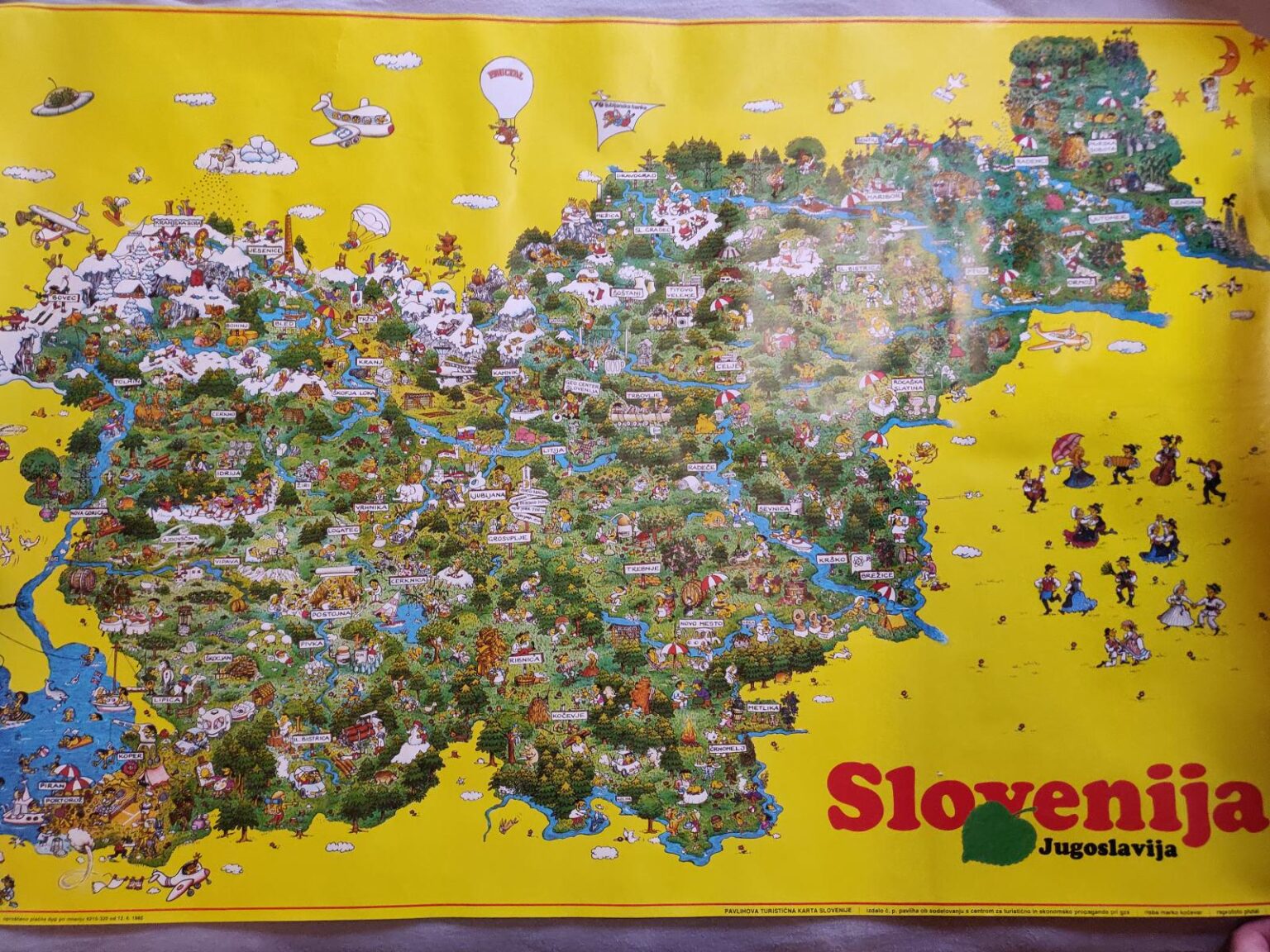 Does anyone have at home or distinct image of Pavliho's tourist map of Slovenia, 1985? I can't find it anywhere online (picture attached to the page).