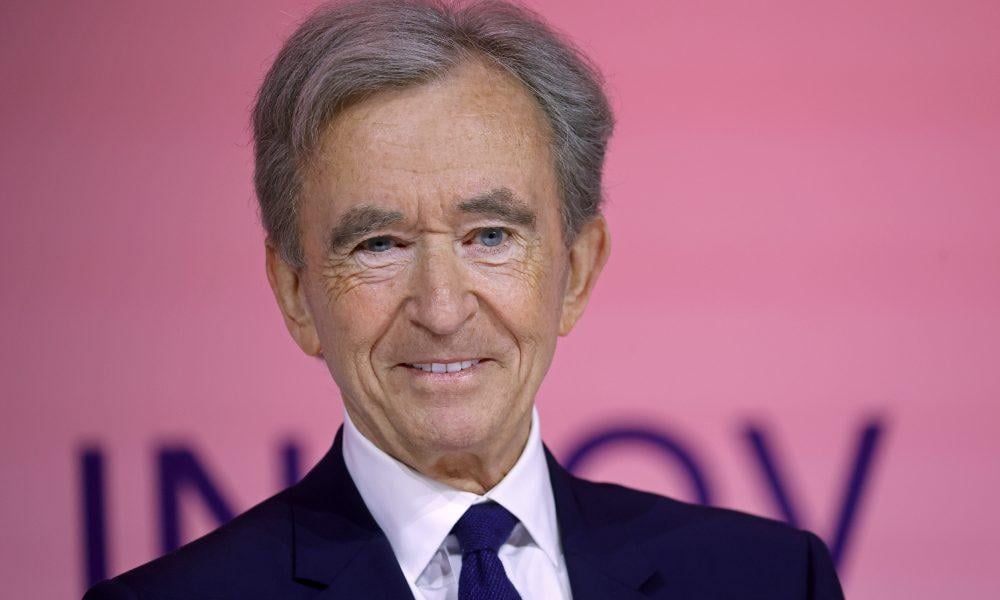 Distracted, Bernard Arnault buys a media outlet that already belonged to him