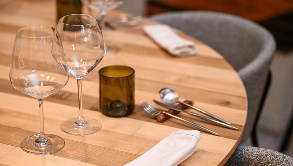 A restaurant in Val Thorens is fined 8,000 euros because it did not serve carafe water to its customers - HERE