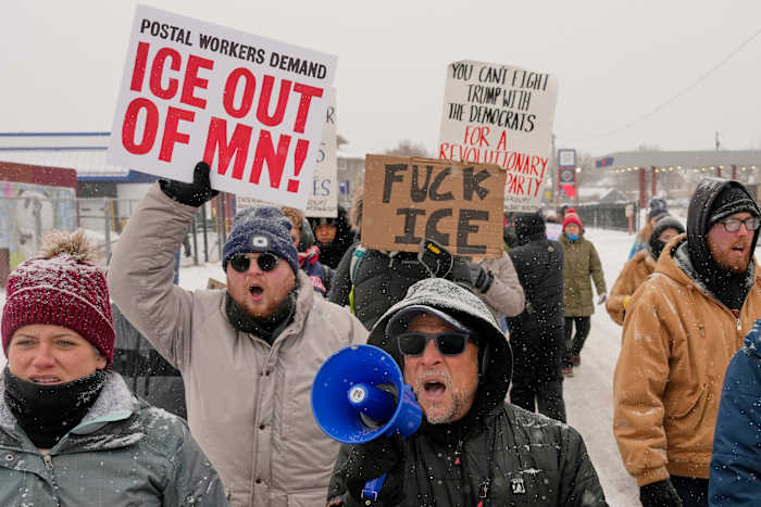 After Minneapolis, Democrats confront political vulnerabilities to battle Trump on immigration After Minneapolis, Democrats confront political vulnerabilities to battle Trump on immigration