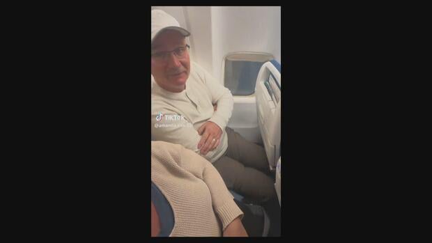 Viral video on WestJet plane sparks debate over passenger legroom, calls for more regulation | CBC News