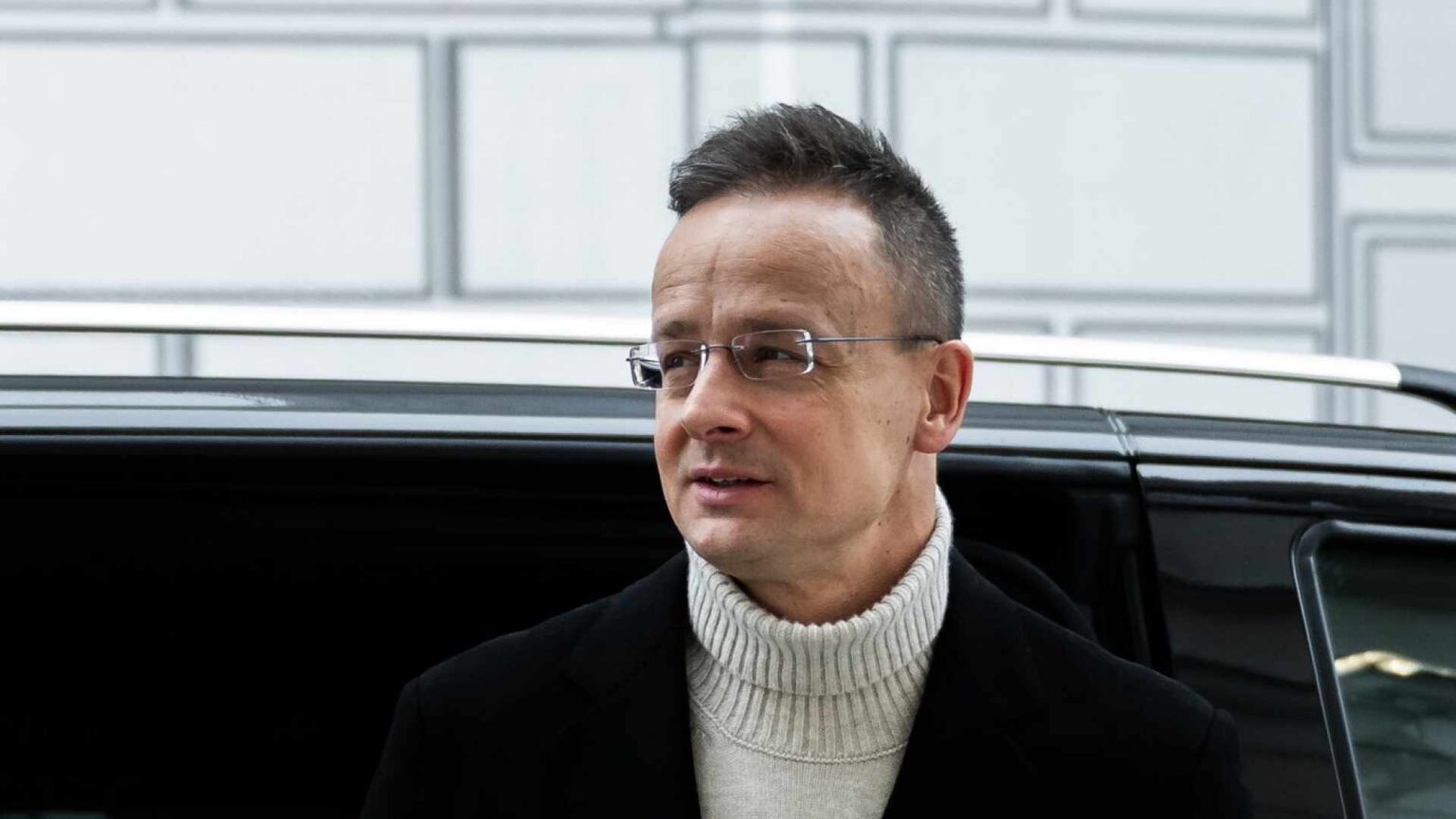 About Hungary - FM Szijjártó: agreement close in talks between MOL and Serbia’s NIS