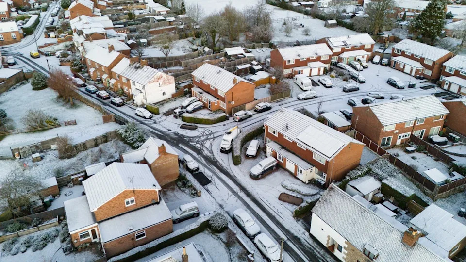 Snow-covered houses in the village of Bishop's Itchington in Warwickshire (Jacob King/PA Wire) (PA)