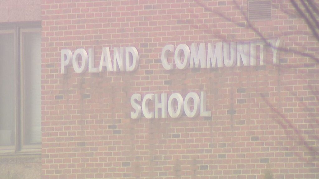 Poland parents furious as schools show elevated carbon dioxide levels station icon