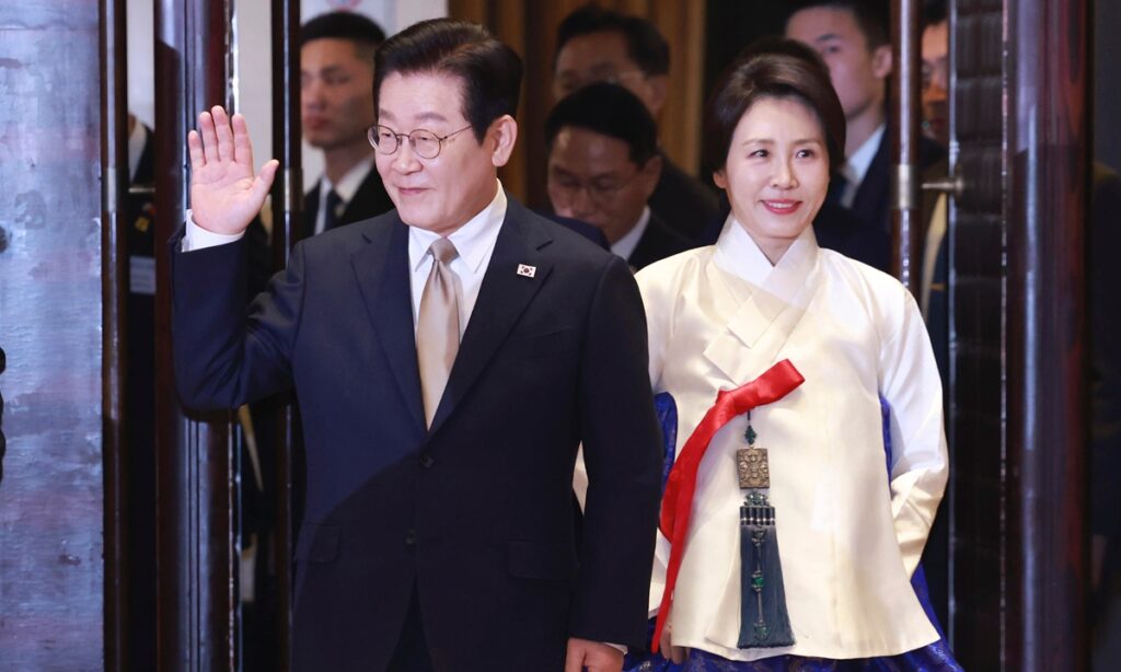 ROK president arrives in Beijing with 200 business delegates, hails full restoration of bilateral ties 'the greatest achievement'
