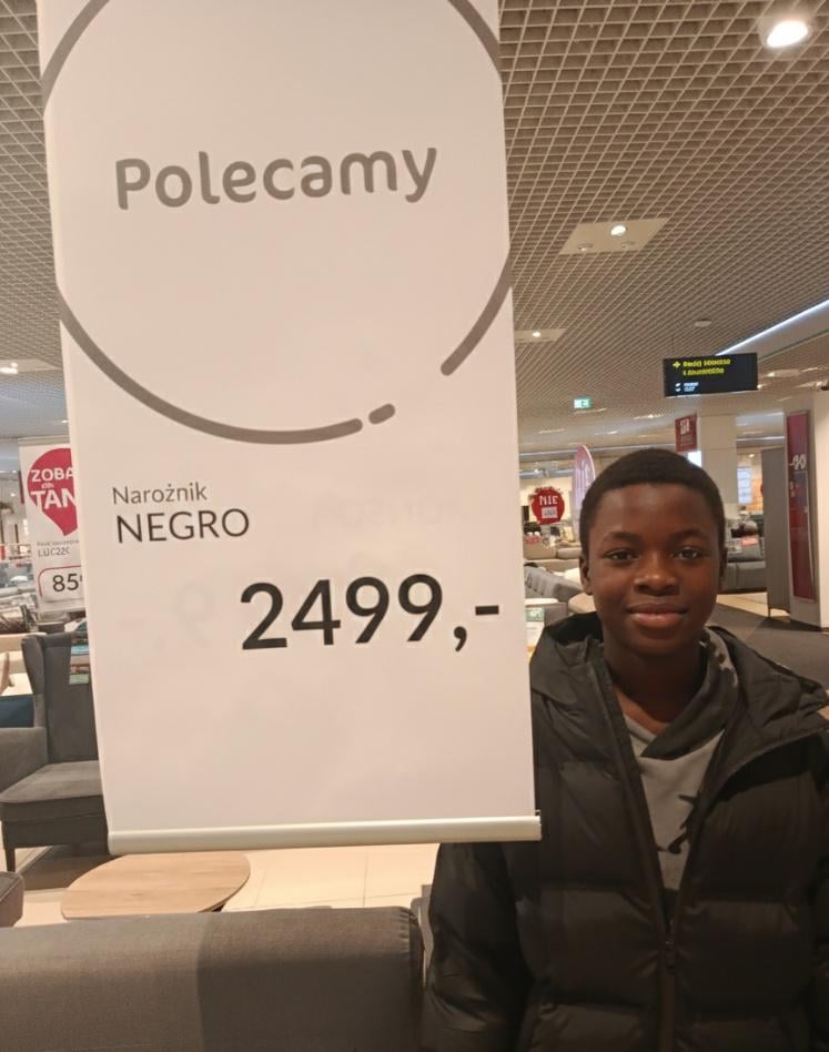 My friend from the student exchange program wanted me to take this photo 😂