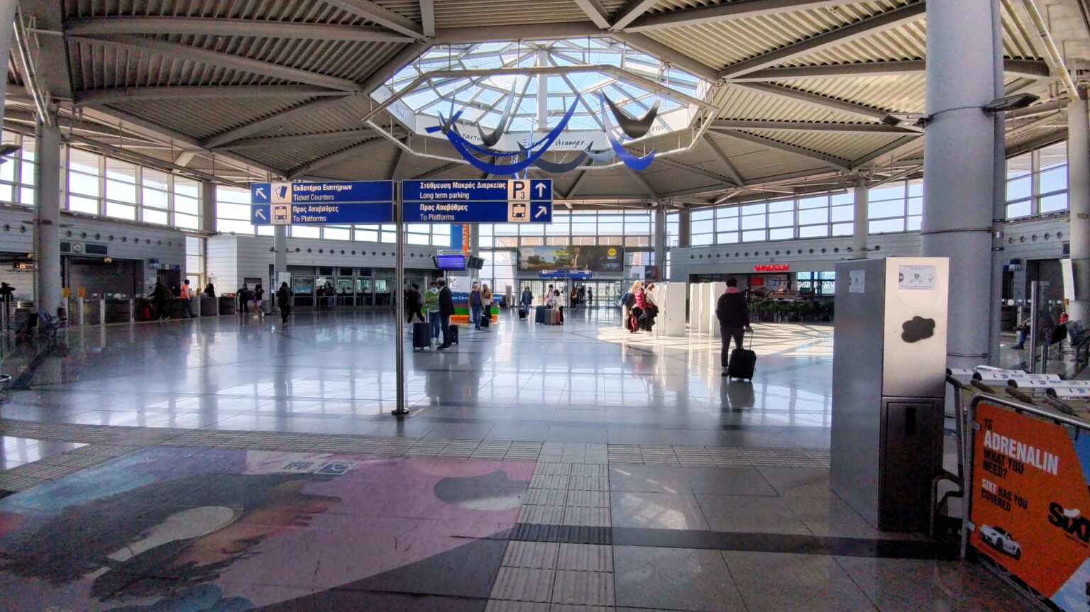 Greece's air traffic control system temporarily shuts down; cause unclear