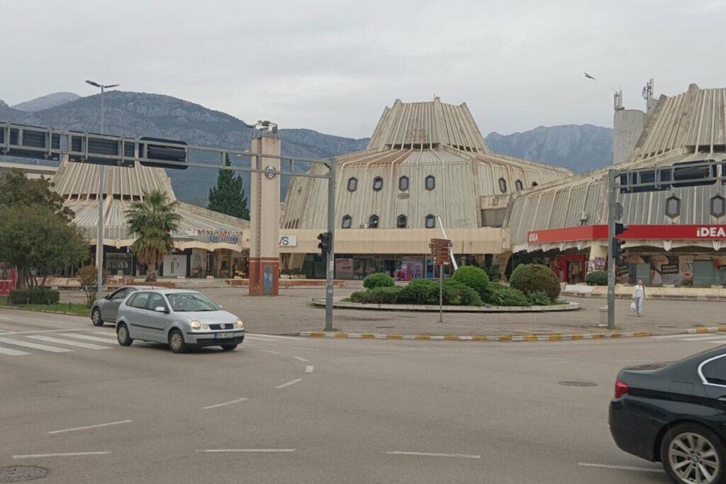 Kosovo citizens suspected of stealing a vehicle, Serbian citizens suspected of stealing soft drinks