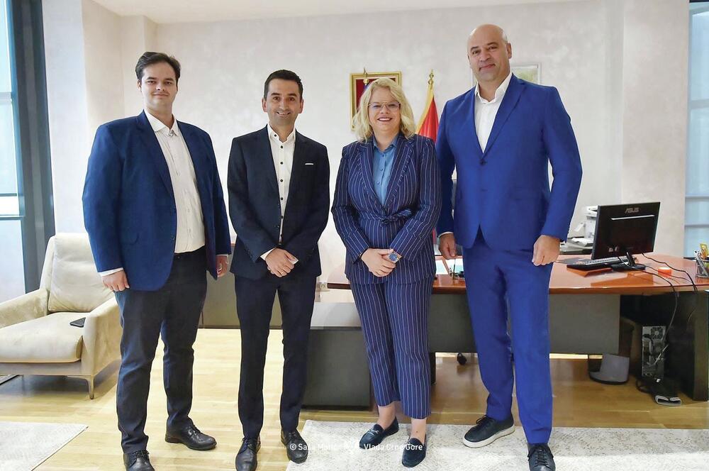 Minister Vukićević and Roko Tolić, Executive Director of AD Aerodromi Crne Gore, with high-ranking representatives of Wiz Air Holdings Plc