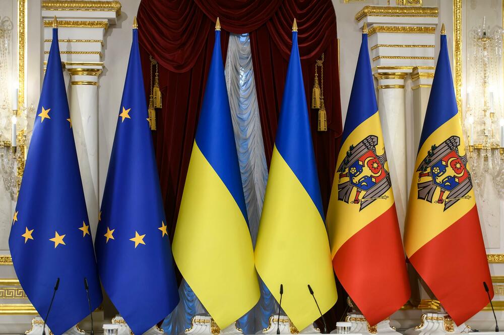 Flags of the EU, Ukraine and Moldova, Photo: Shutterstock