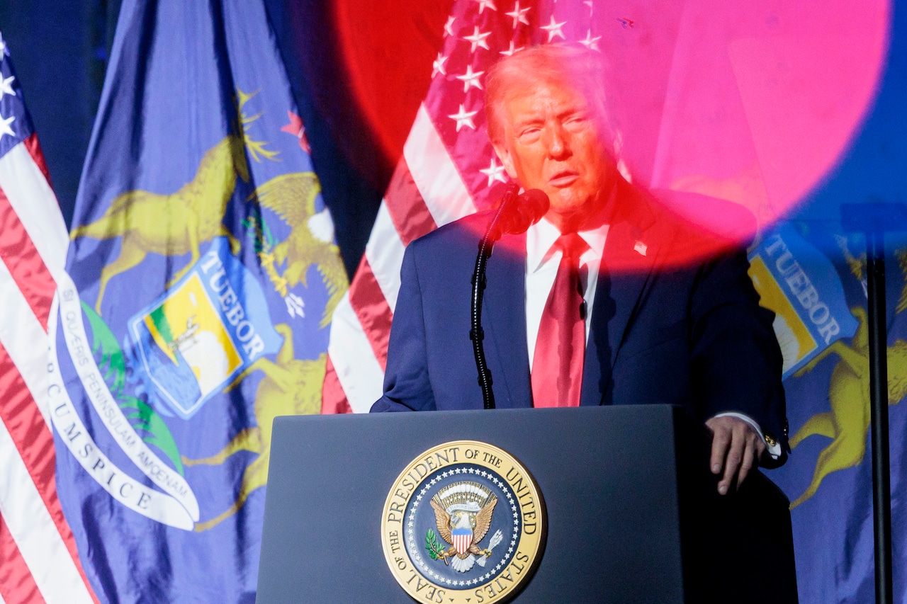 Donald Trump speaks at Detroit Economic Club
