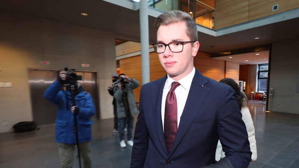 Trial in Bavaria: Investigators discover neo-Nazi music on a USB stick from the AfD politician's room - WELT