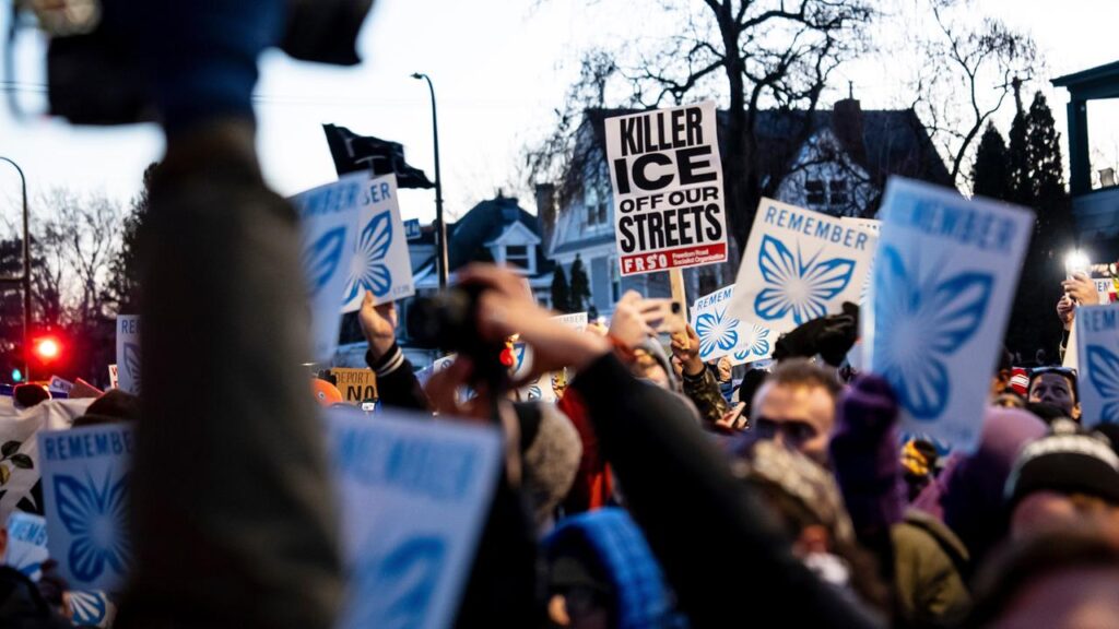 Hundreds protest against US immigration authorities after deadly shooting