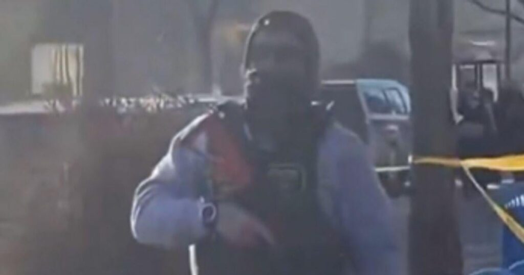 Minneapolis residents scream 'murderers' at federal agents after fatal shooting