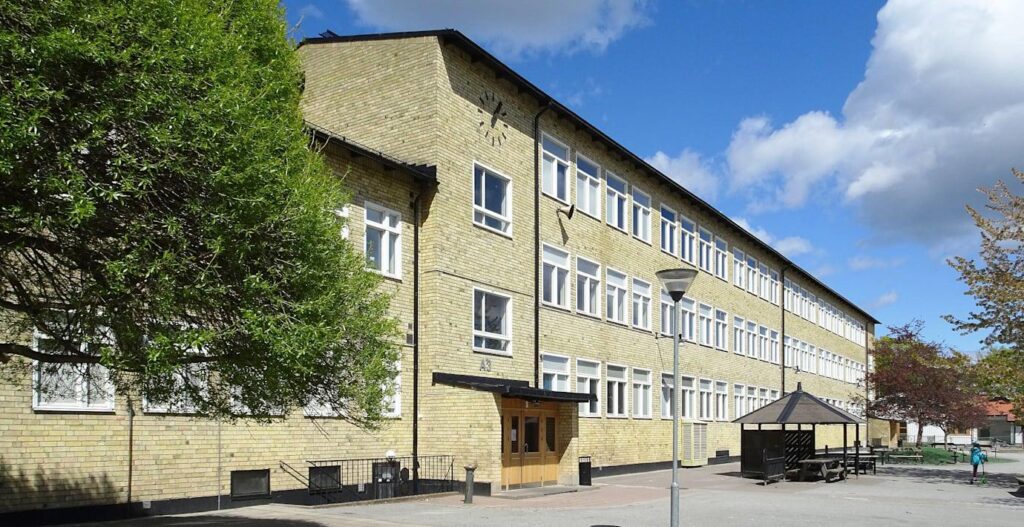 Stockholm School issues a warning for active clubs