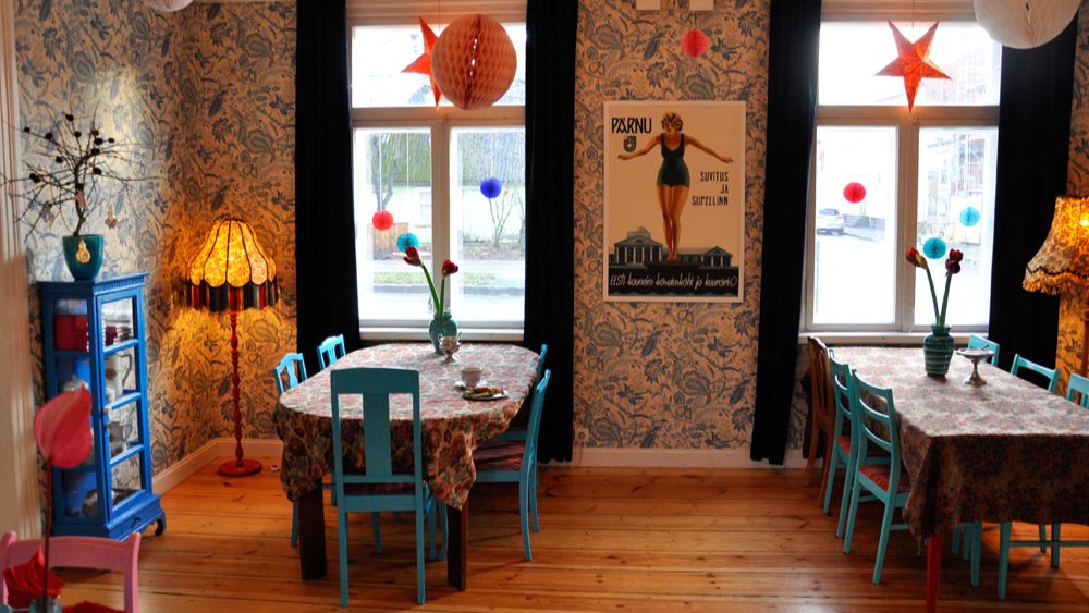 Inside Estonia’s cafè culture Supelsaksad Café in Pärnu. Photo: Supelsaksad