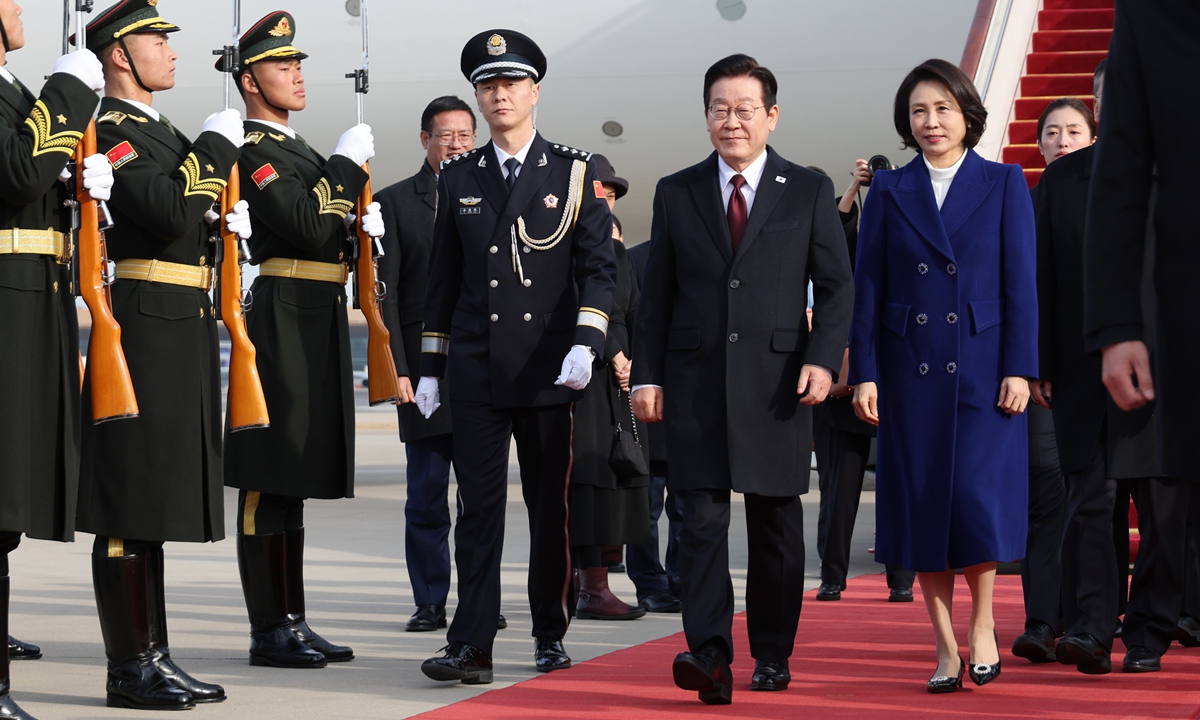 South Korean President Lee Jae-myung arrives at Beijing Capital International Airport by plane on January 4, 2026, kicking off his four-day state visit to China. Photo: IC 