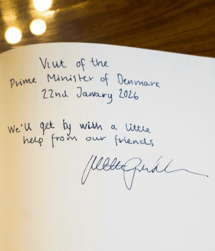 Mette Frederiksen's guestbook greeting to Keir Starmer and the British people on her visit earlier today: "We'll get by with a little help from our friends."
