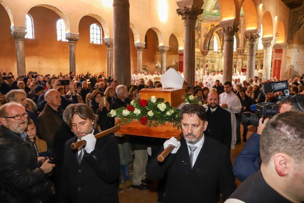 Poorly followed news: 143 years after his death, the remains of Bishop Dobrila were transferred to the homeland and since Saturday they reside in the episcopal tomb in Poreč Cathedral
