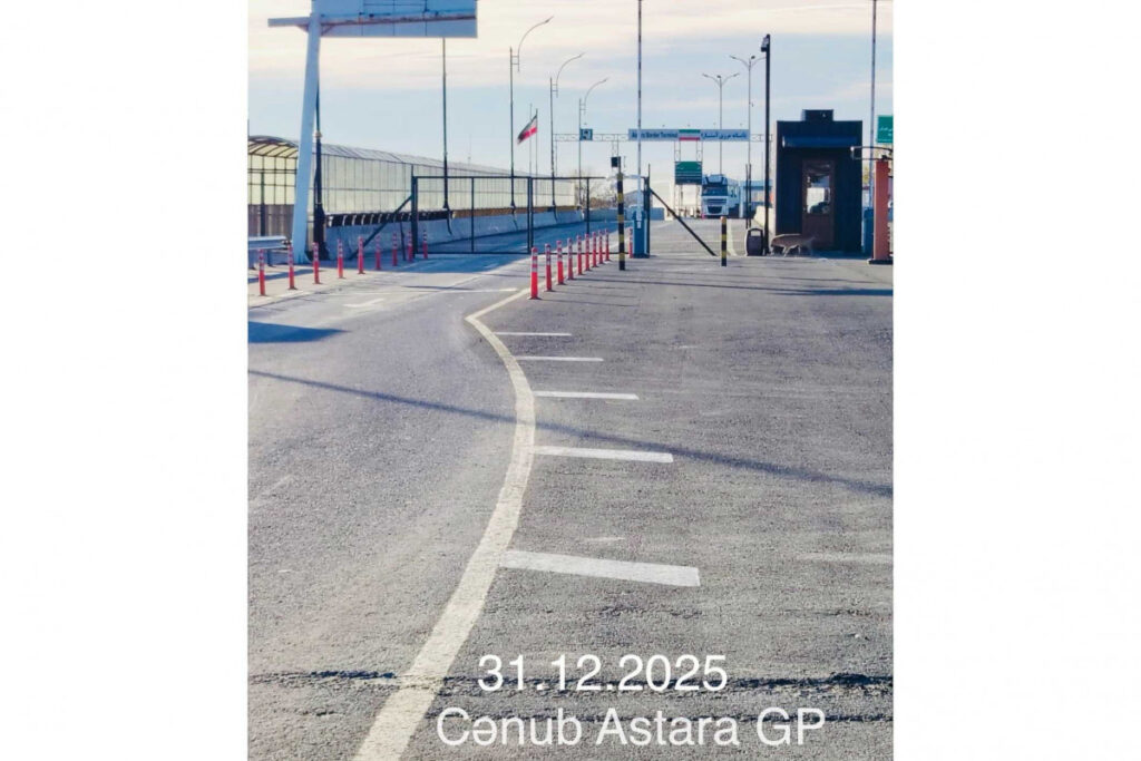 Reason for density of trucks at Azerbaijan-Iran border checkpoints revealed-PHOTO