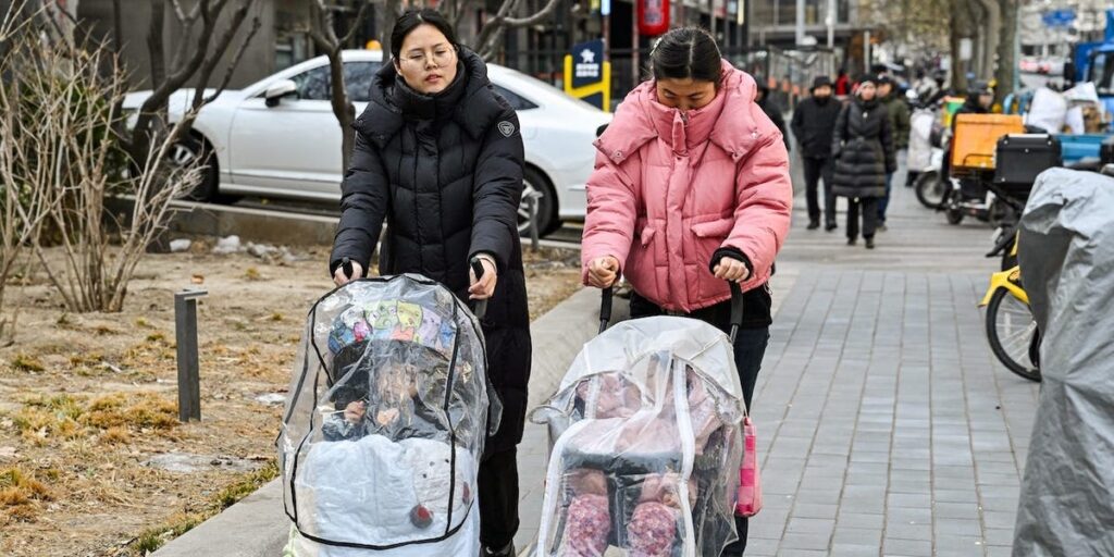 China's Shrinking Population Is Getting Smaller. the Risks Are Growing.