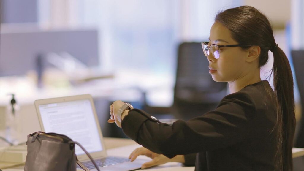 Canceling overtime work is spreading among Japanese young people, but they are likely facing to disciplinary actions or dismissals.