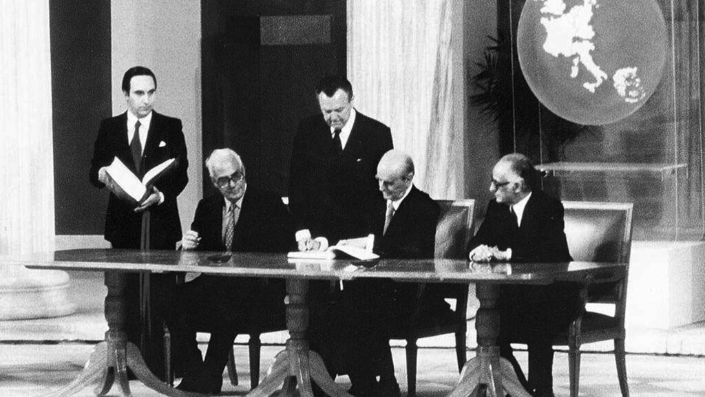 January 1, 1981: When Greece joined the European Communities (EEC) | Pandora's Box