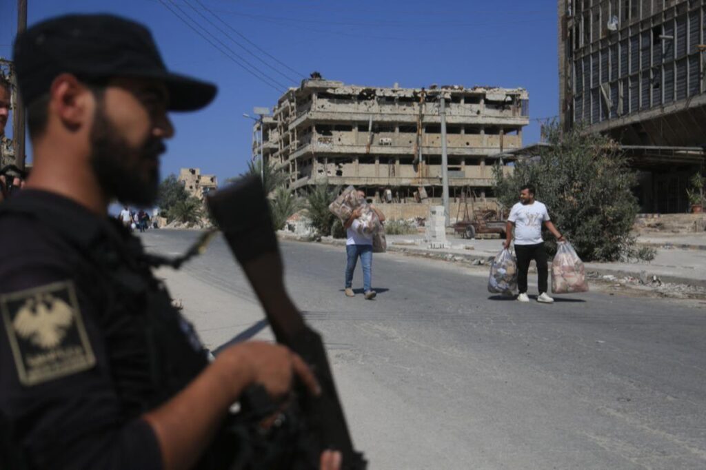 Civilians flee the area seeking safety as they experienced widespread panic due to intensified gunfire following the clashes broke out between Syrian security forces and the PKK/YPG, which operating under the name SDF, at Ashrafiyeh and Sheikh Maqsoud neighborhoods in Aleppo, Syria on Oct. 7, 2025. (AA Photo)